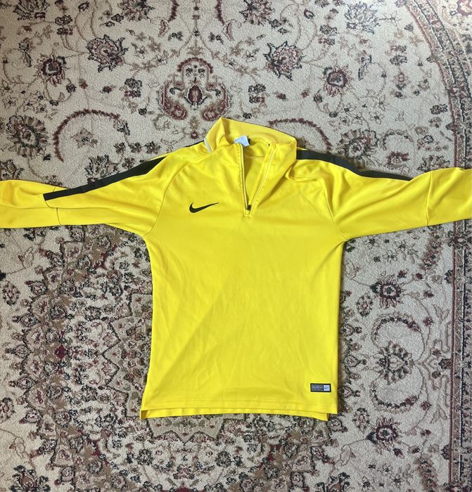 Продам спортивки M