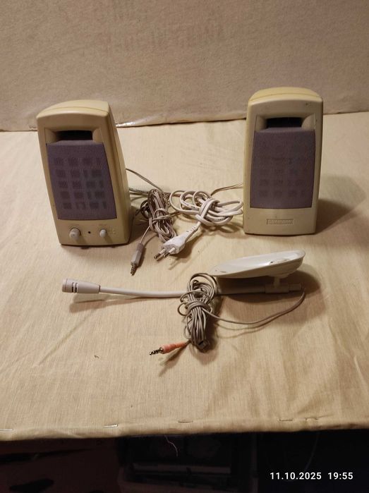 Малки тонколони с микрофон