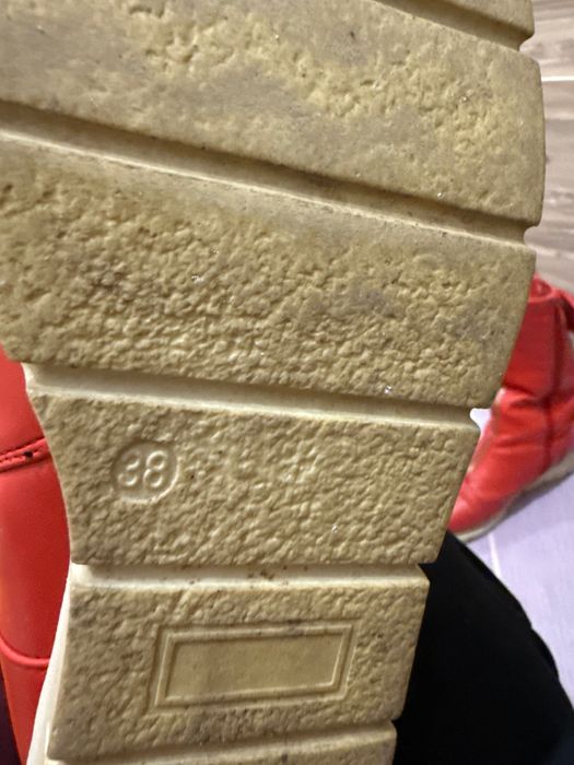 Червени дамски ботуши с панделки