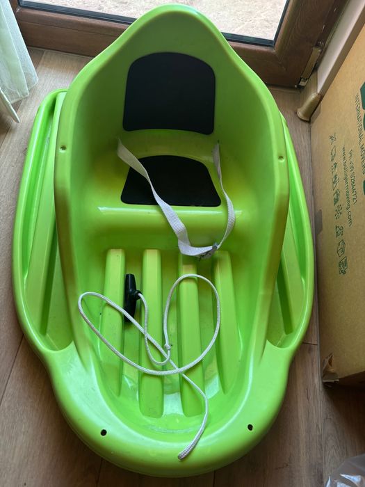 Зелена детска шейна