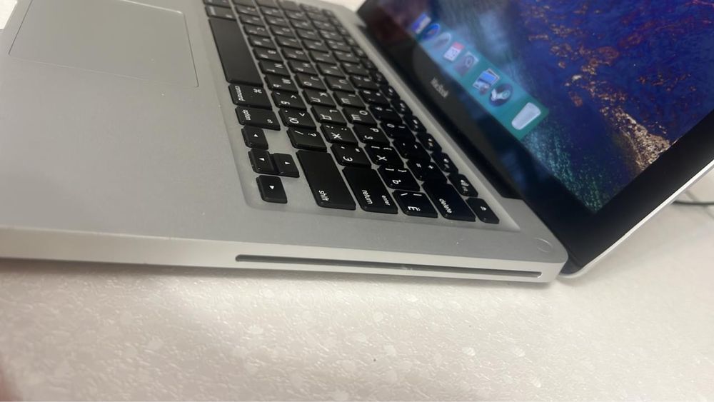 Продаю Макбук (Macbook)