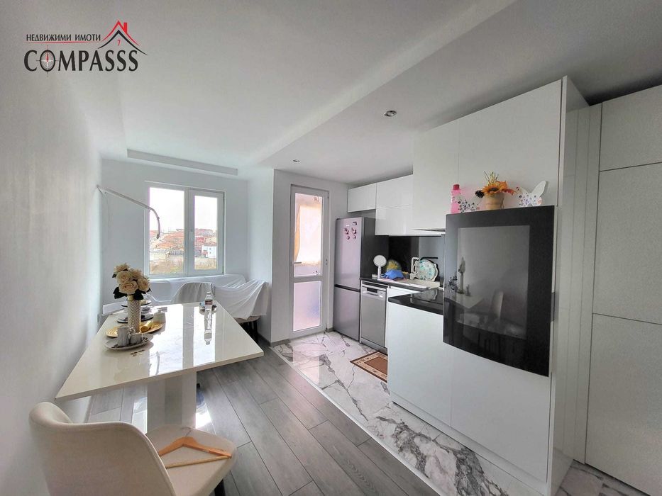 Продава се Тристаен апартамент в Добрич, Строител - 90 кв.м за 794 €/кв.м - Снимка #2