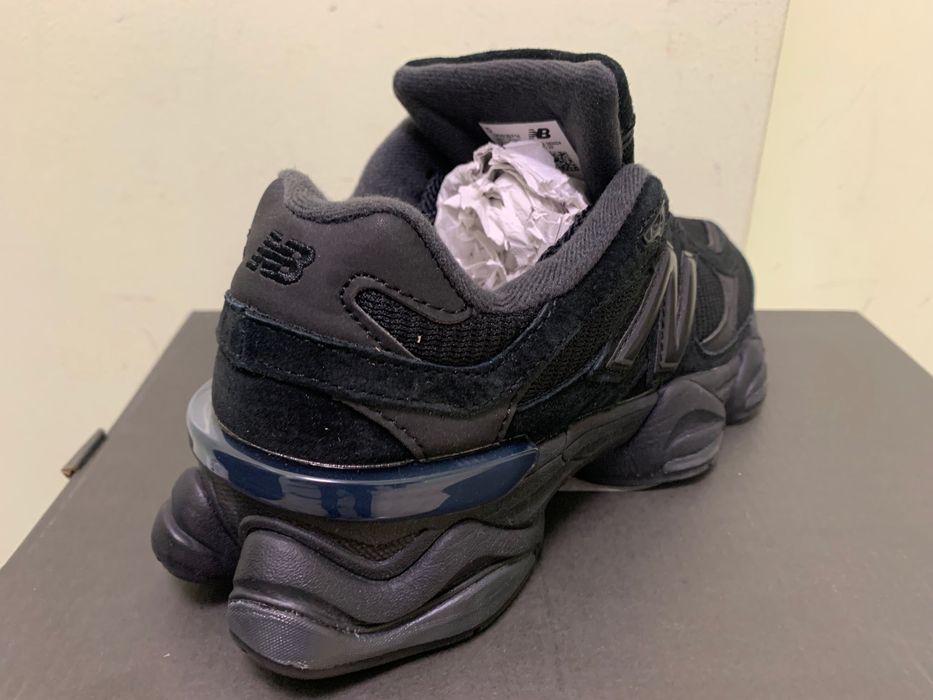 Нови дамски маратонки New Balance 9060 all black налични 37 размер