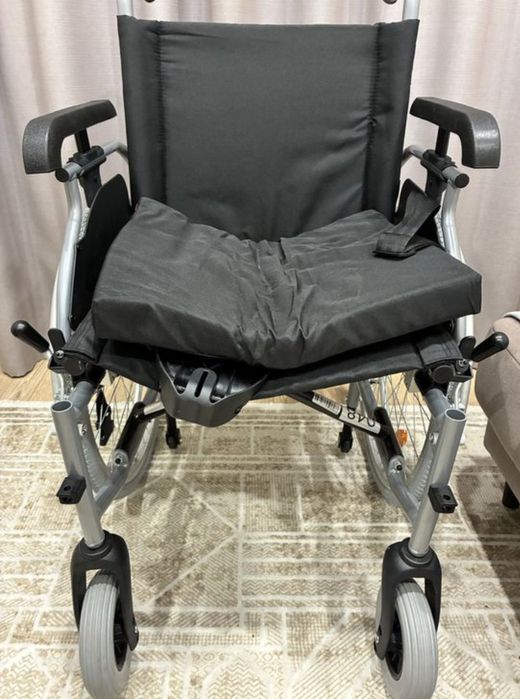 Продам инвалидную коляску