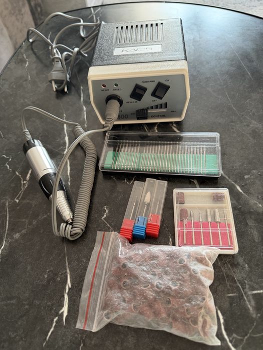 Машинка Kads для маникюра с аксессуарами.