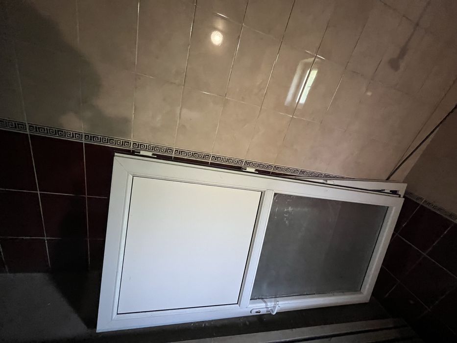 Пластиковый дверь в отличном сост.