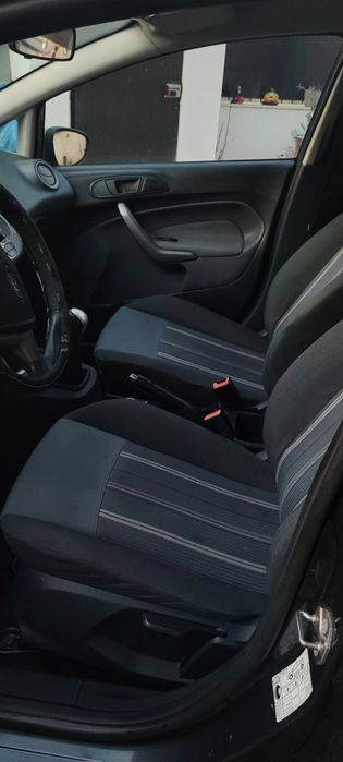 Vând Ford fiesta 1.2 benzina