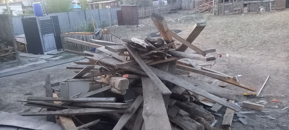 Ағаштар тақтайлар сатылады