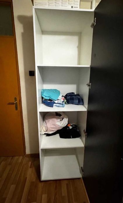 Vând Dulap Copii Încăpător - Rafturi Multiple - Stare Bună