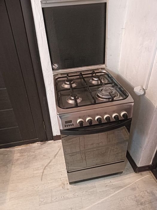 Продам газ плиту