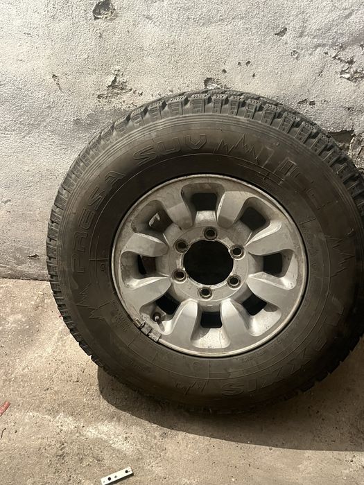 Продам резину на 15 паджеро