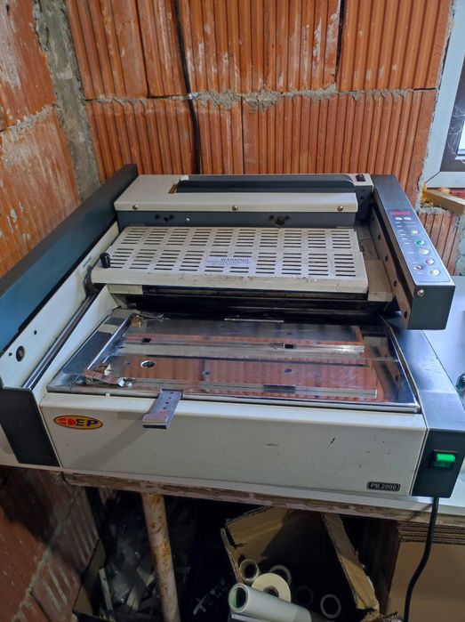 Masina brosat cu termoclei Perfect Binding PB2000