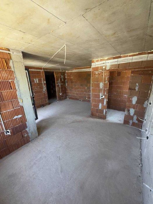 Двустаен малка бутикова сграда с АКТ 14 - Прослав