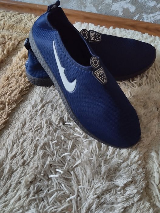 Продаю мужскую обувь