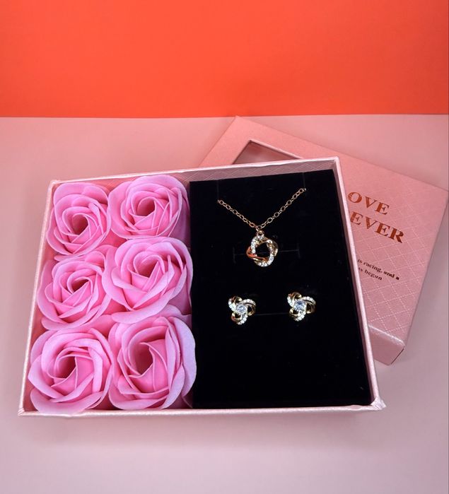 Обици+колие+елегантен аранжимент и кутия, подарък за нея