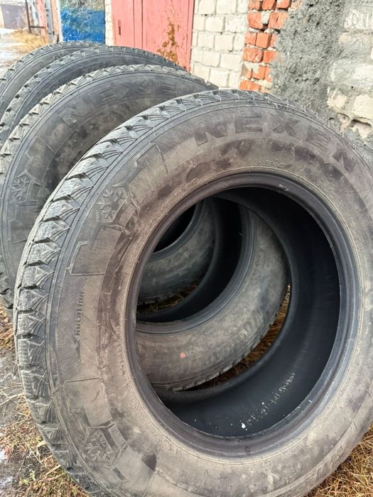 Продам резину R18 285/60