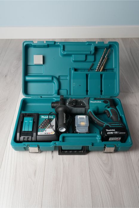 Перфоратор Makita DHR202RF
