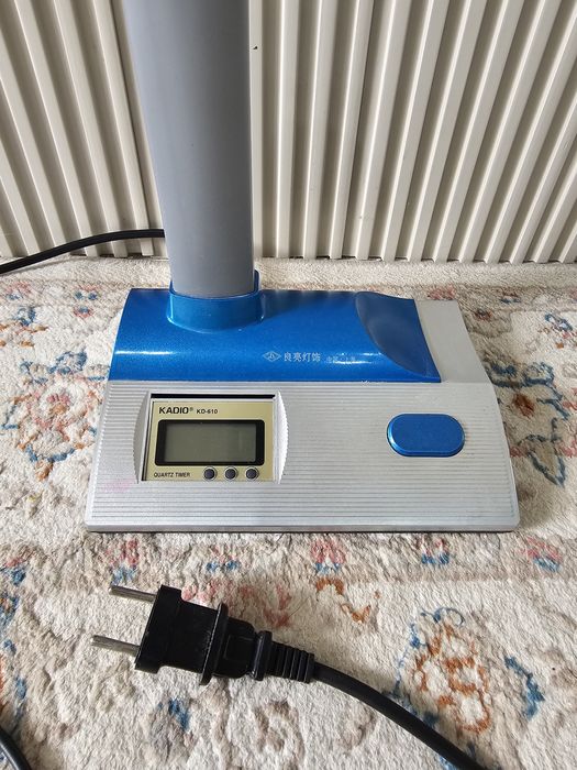 Продам настольную лампу