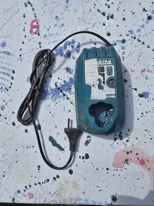Incarcator makita 10.8 V pentru piese