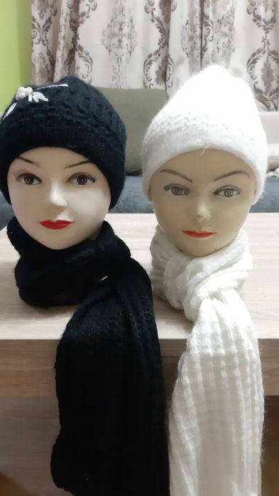 Căciuli, fular și mănuși