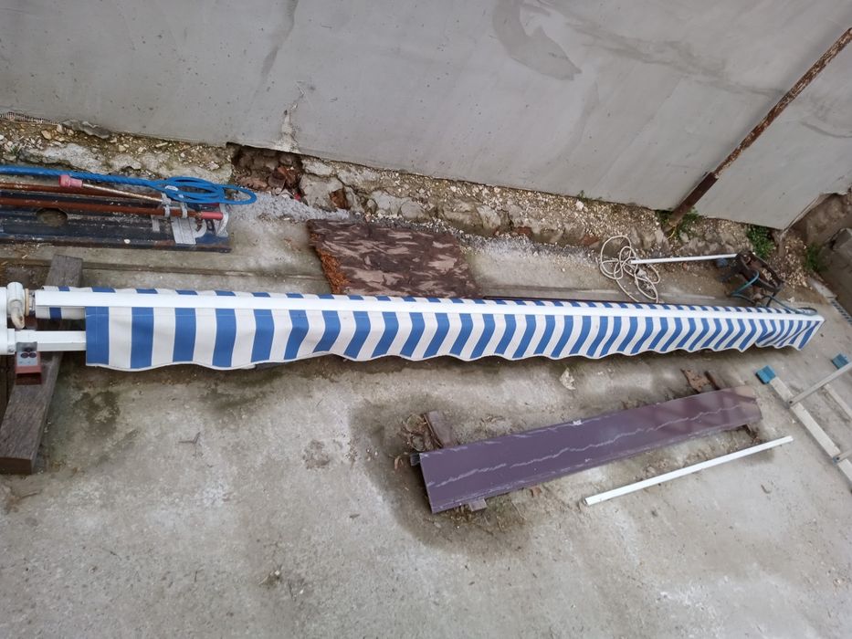 Vând copertina 4m lungime 3 m deschidere material impermeabil nou