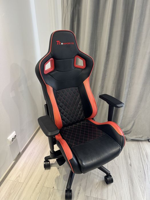 Scaun Gaming Tt eSports GT Fit Thermaltake impecabil