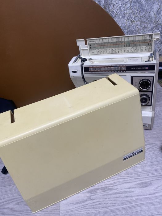 Продам швейную машину Janome