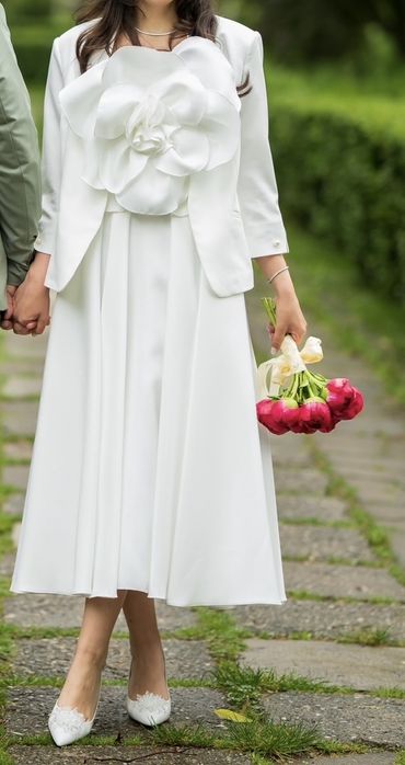 Rochie elegantă NISSA din tafta cu floare pe bust – mărimea 38