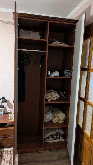 Шкаф для одежды практически новый
