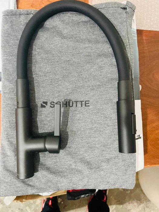 Robinet flexibil SCHÜTTE GLASGOW negru pentru chiuvetă