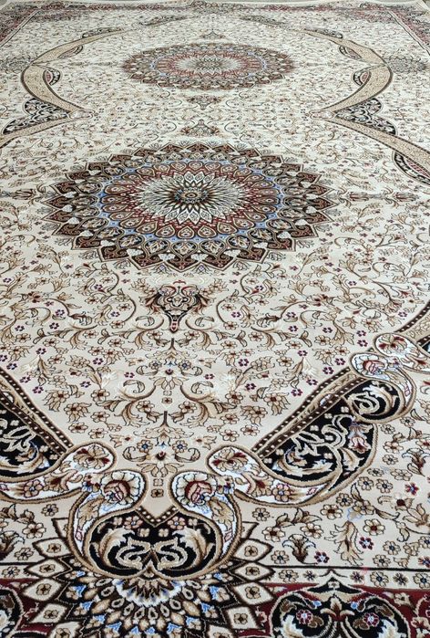 Qolin gilam sotiladi