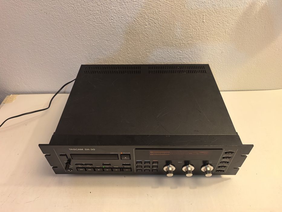Tascam DA 30 Digital Audio Tape Deck DAT