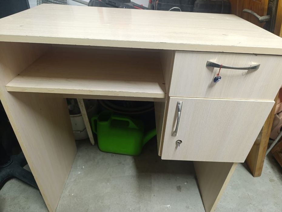 Продам письменный стол