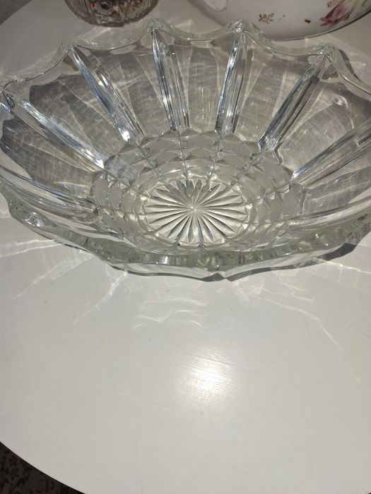 Продам хрустальную вазу