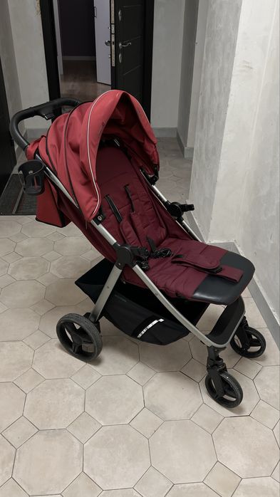 Всесезонная прогулочная коляска