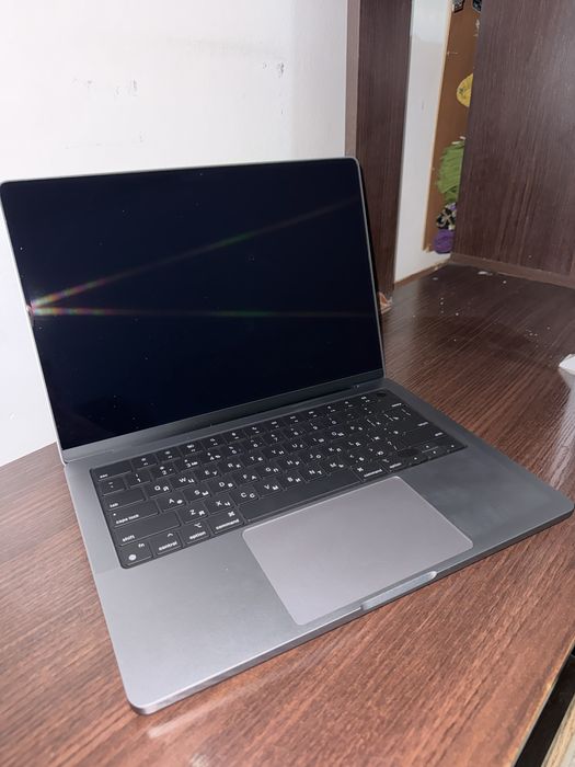 Продам Macbook Pro 14 M3 8/512