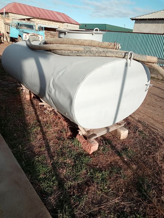 Емкость 5 куб су құйылған