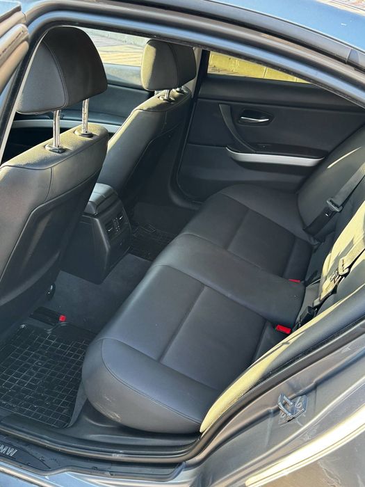 •Vând BMW E90 2009  Facelift •