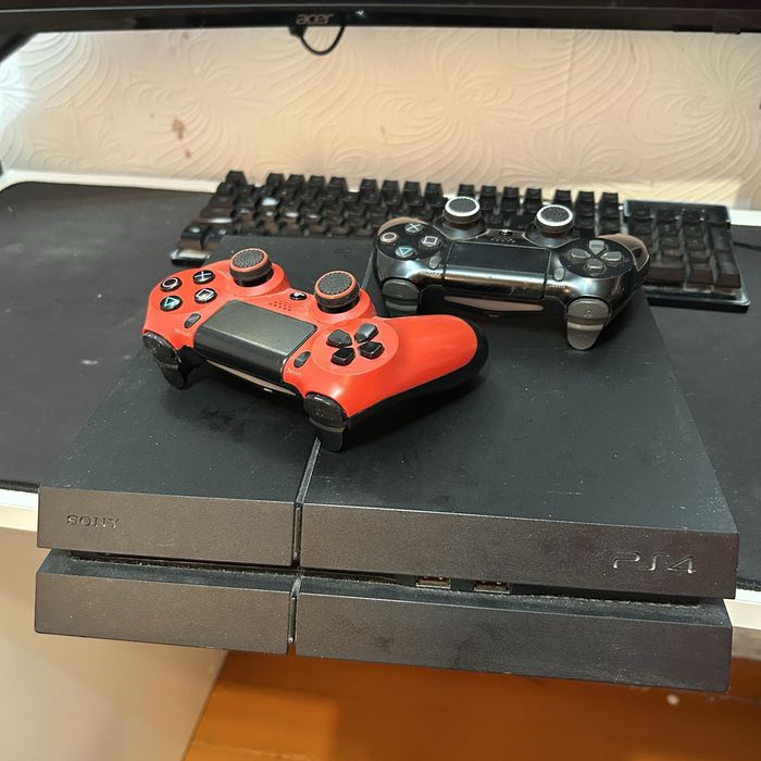 Продам PS4 с 2 джостик