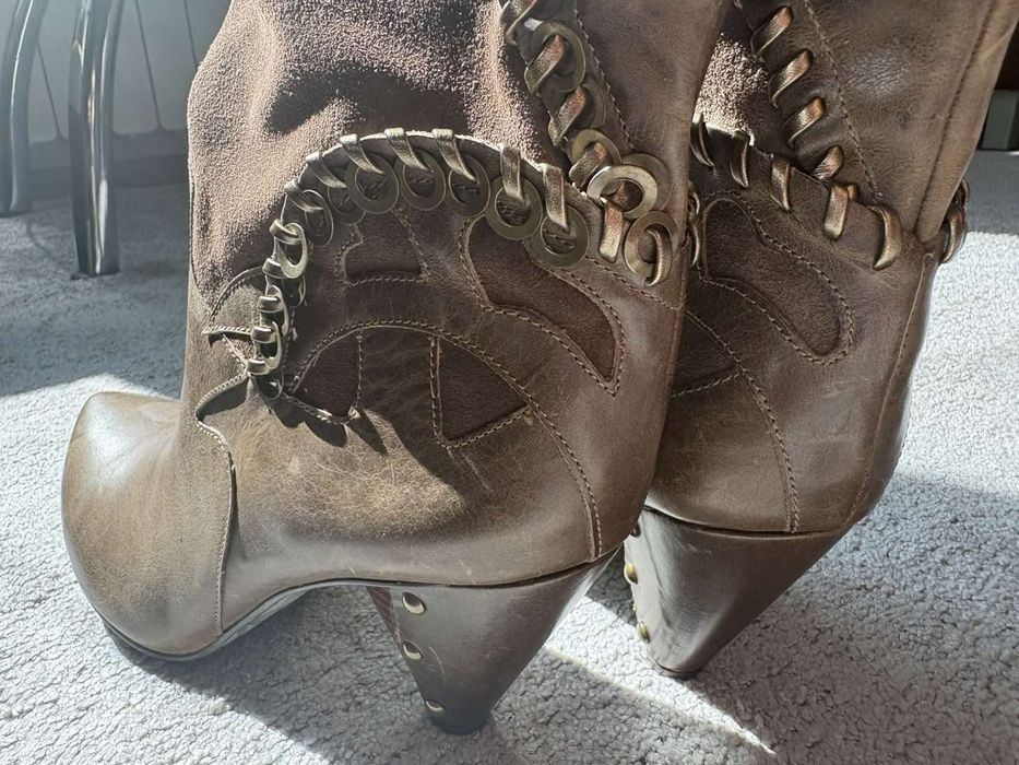 Продавам дамски боти