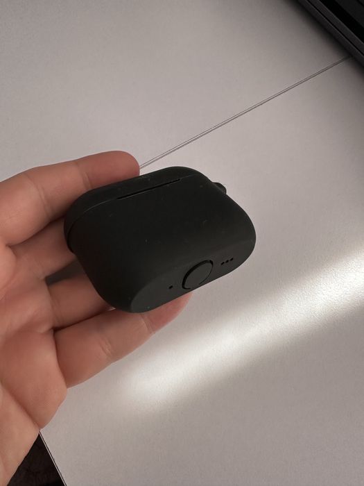 Vand airpods pro v1 cu o casca defecta