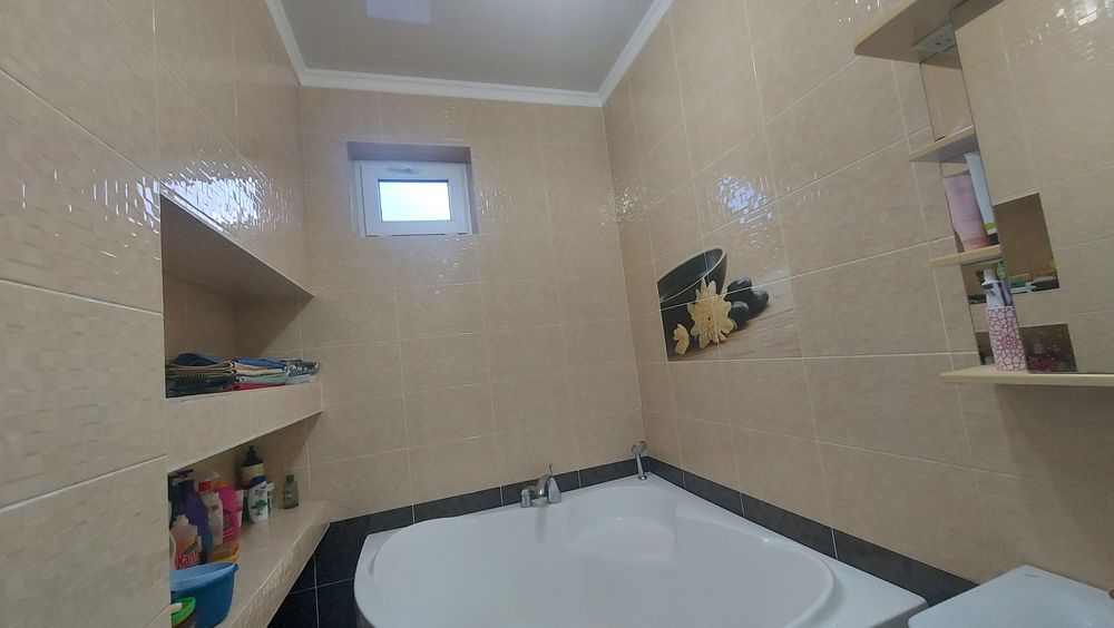 Продам двух этажный коттедж