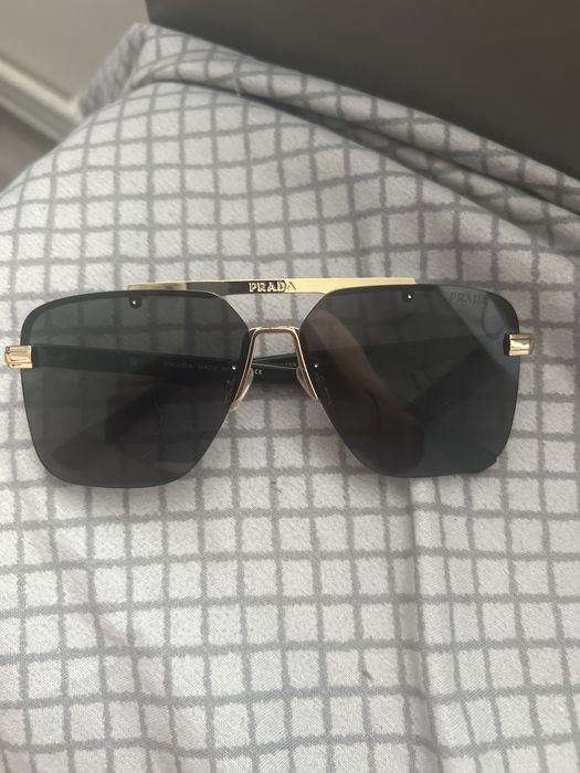 Vand ochelari de soare prada originali