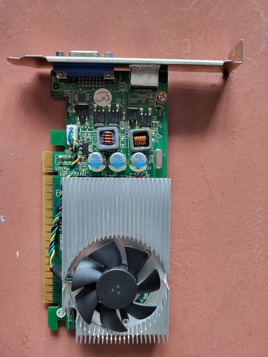Lot 4 placi video de buget (GT210, GT420, GT430, QUADRO 2000)