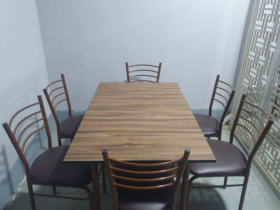 Столы стулья почти новые