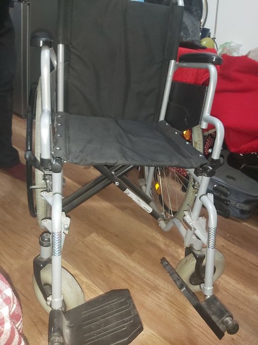 Carut nou cu rotile pentru persoane cu dizabilități