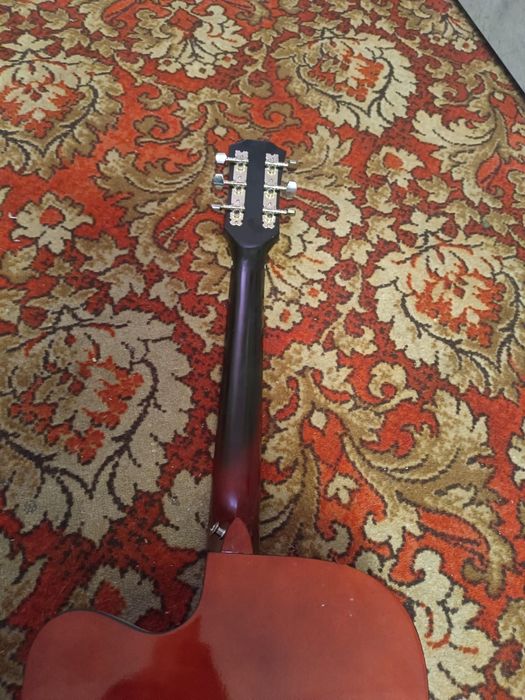 Продам гитару 41 размер цена 25000