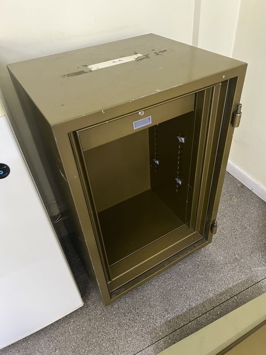 Сейф металический