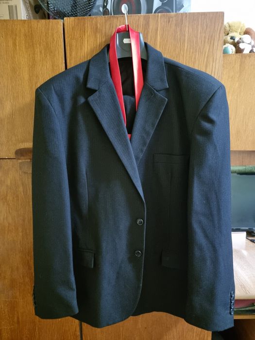 De vînzare doua costume de barbati