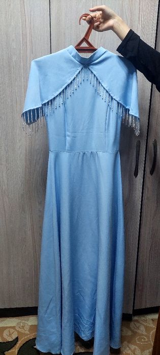 Прямое вечернее платье